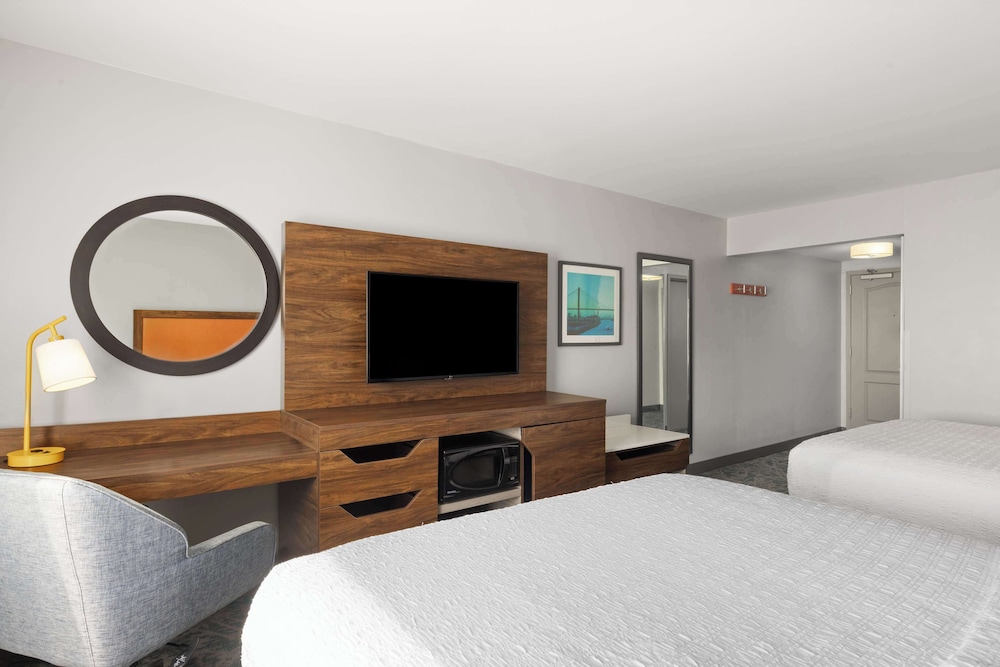 Hampton Inn & Suites Savannah Airport - photo 10