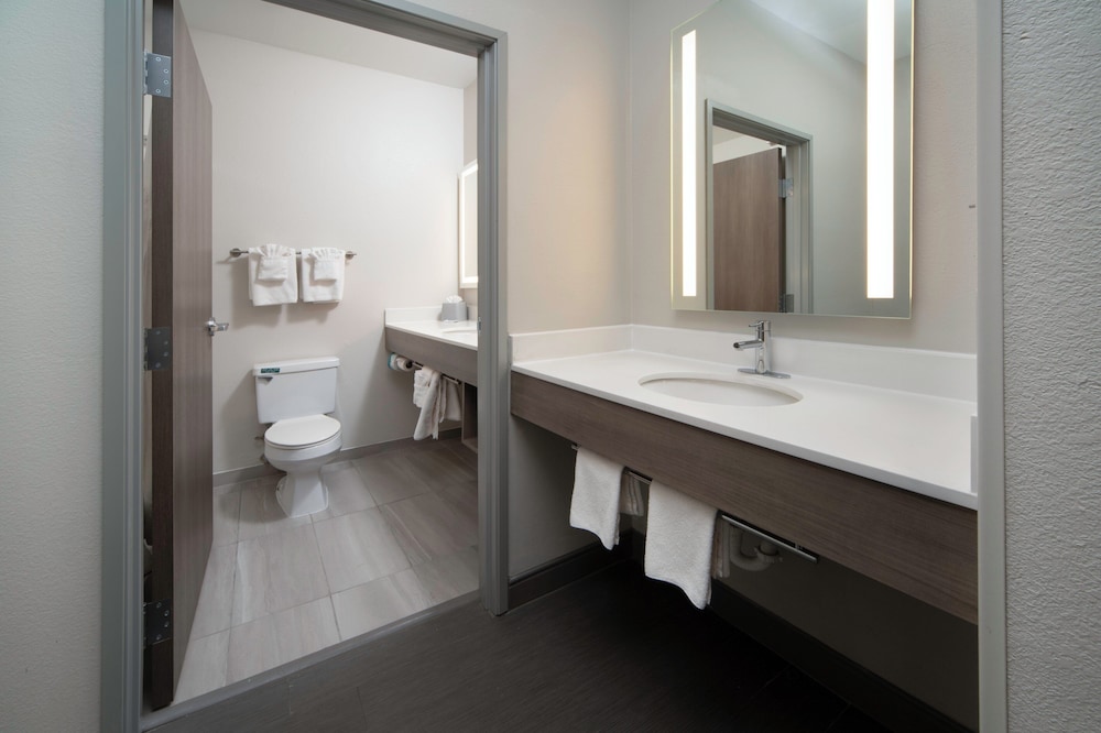 Holiday Inn Express Hotel & Suites Canyon by IHG - photo 51