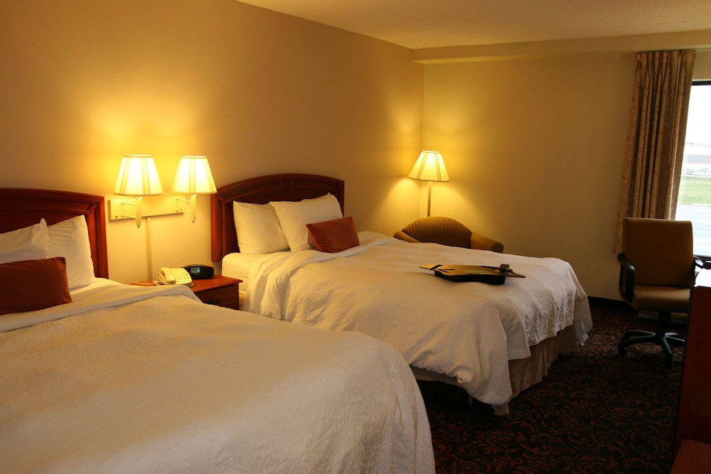 Hampton Inn Woodbridge - photo 12