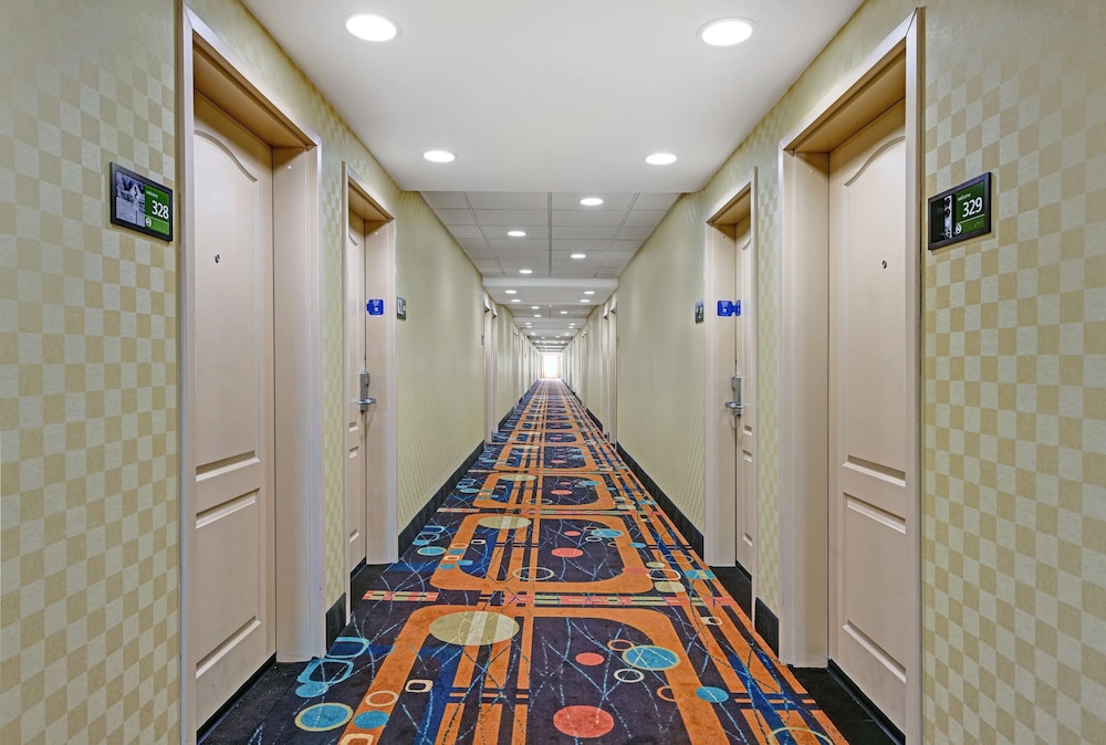 Hampton Inn Deming - photo 35