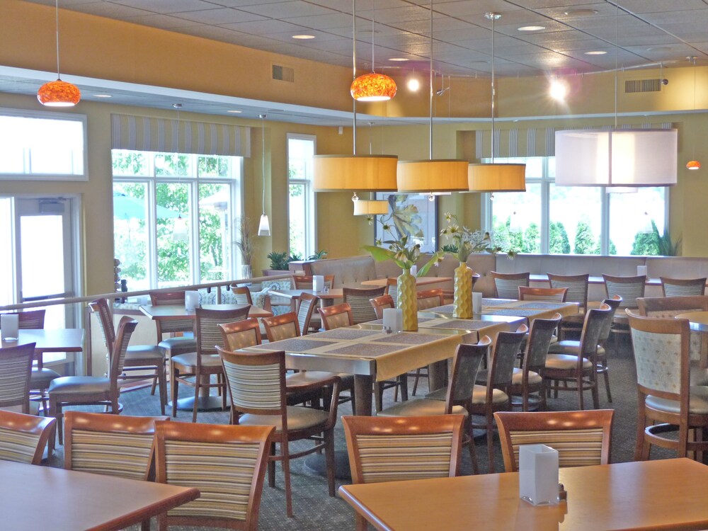 Bay Pointe Inn - photo 37