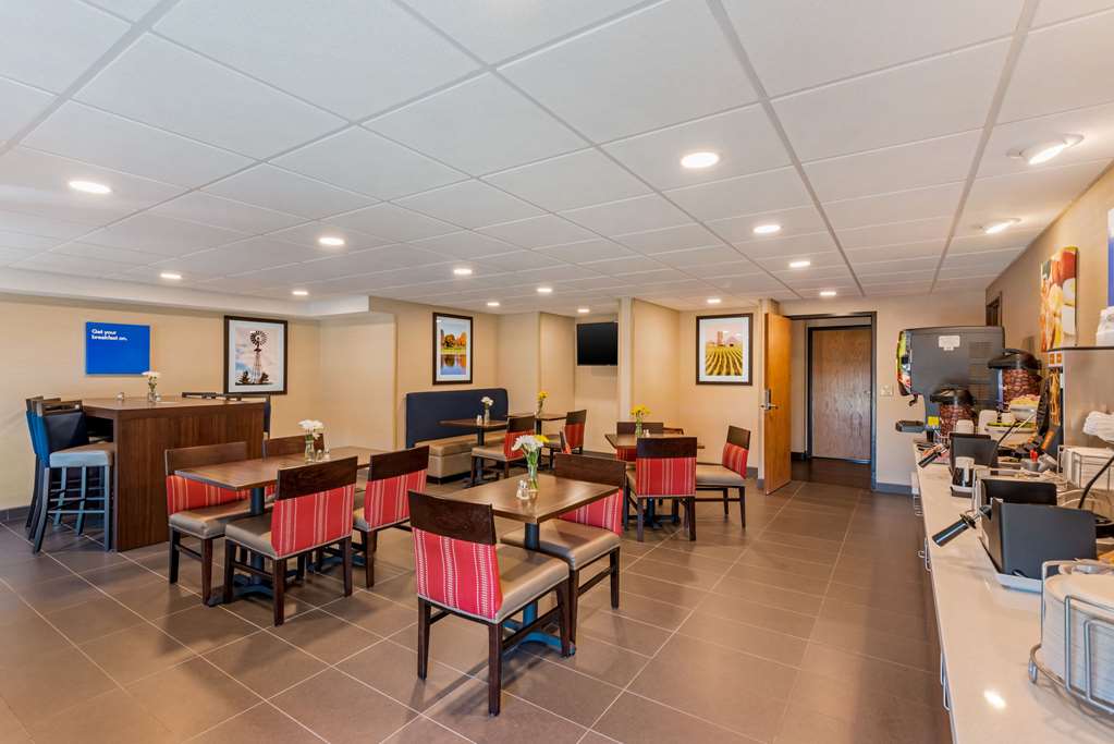 Comfort Inn & Suites Near Route 66 - photo 37