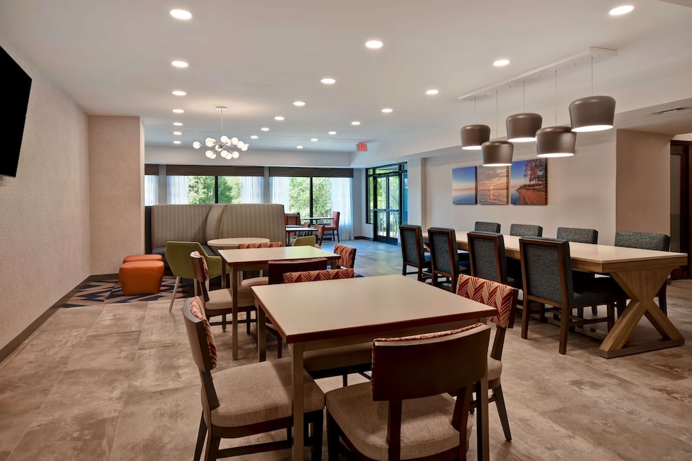 Hampton Inn Potomac Mills Woodbridge - photo 34