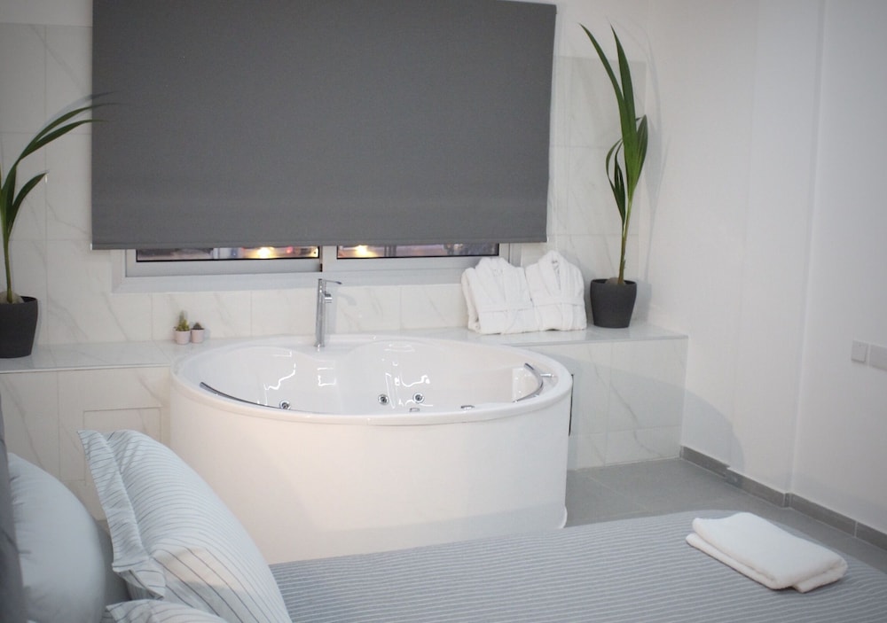 Purple Orange Luxury Suites