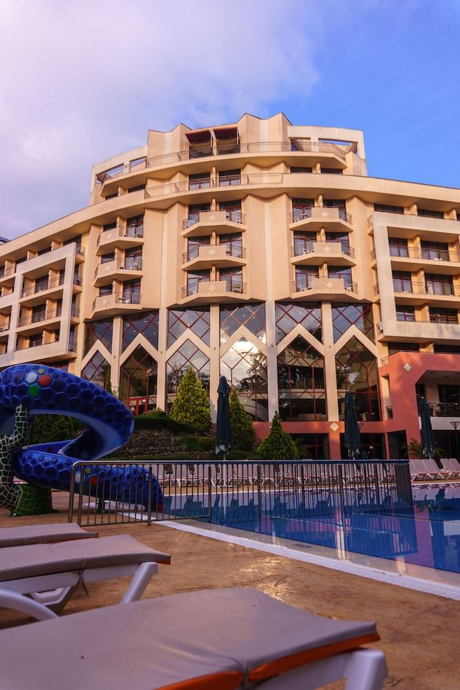 Odessos Park Hotel — 4-Star Luxury Hotel in Zlatni Pyasatsi, Bulgaria