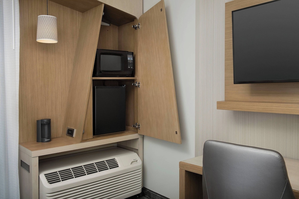 Courtyard by Marriott Portland East - photo 11