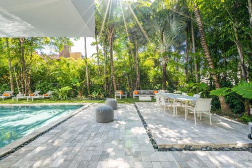 Villa Loggia Oasis Luxurious 6BD 7BA with Resort Style Pool - photo 69