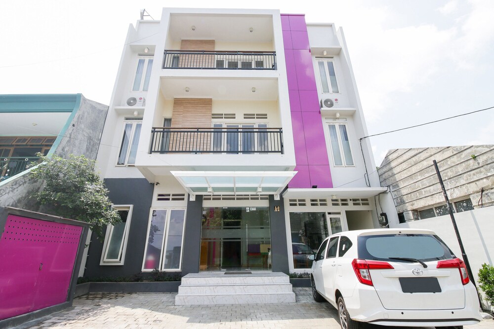 Sans Hotel FiFFa Pisang Kipas Malang in Malang, Indonesia