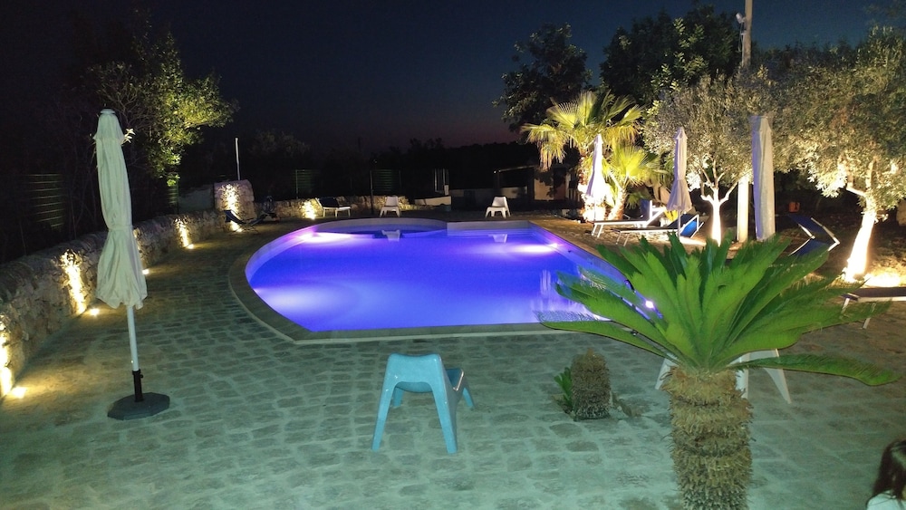 Agriturismo Al Casale — 4-Star Luxury Hotel in Ragusa, Italy