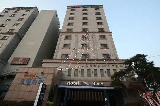 Hotel River - carbon neutral hotel in Suwon