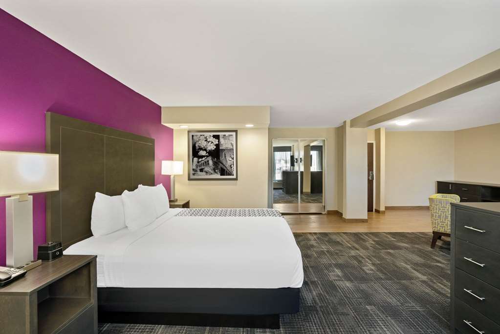 La Quinta Inn & Suites by Wyndham Columbus MS - photo 25