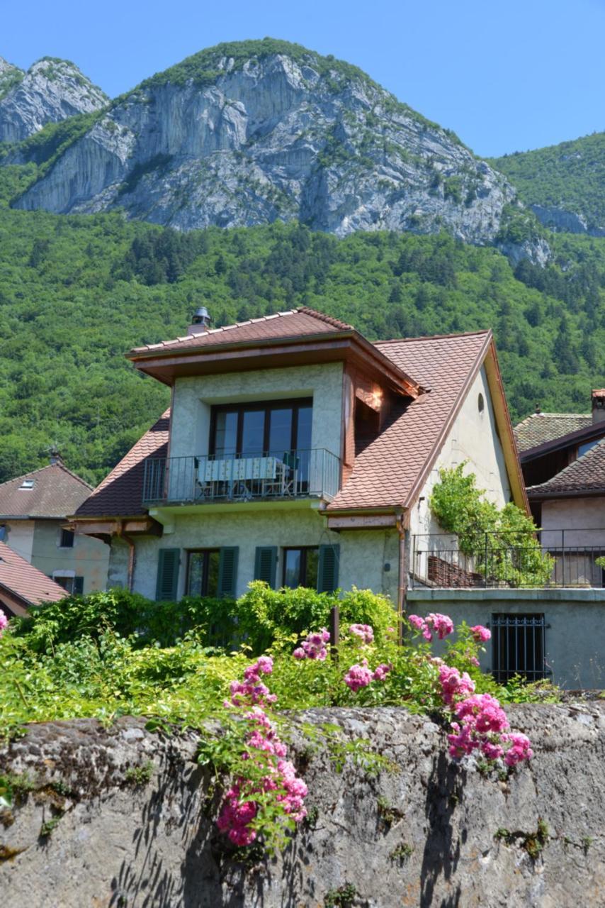 La Villanelle Magnifique Vue Sur Le Lac 5 Minutes a Pied de la Plage — hotel in Veyrier-Du-Lac