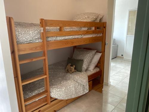 Studio le Vue mer AccA s direct A la plage Parking privAc Clim belle terrasse in Le Grau-Du-Roi, France