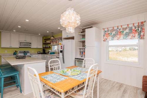Moon Struck by Oak Island Accommodations - photo 33
