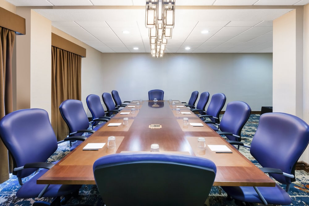 Crowne Plaza Columbus North Worthington by IHG - photo 43