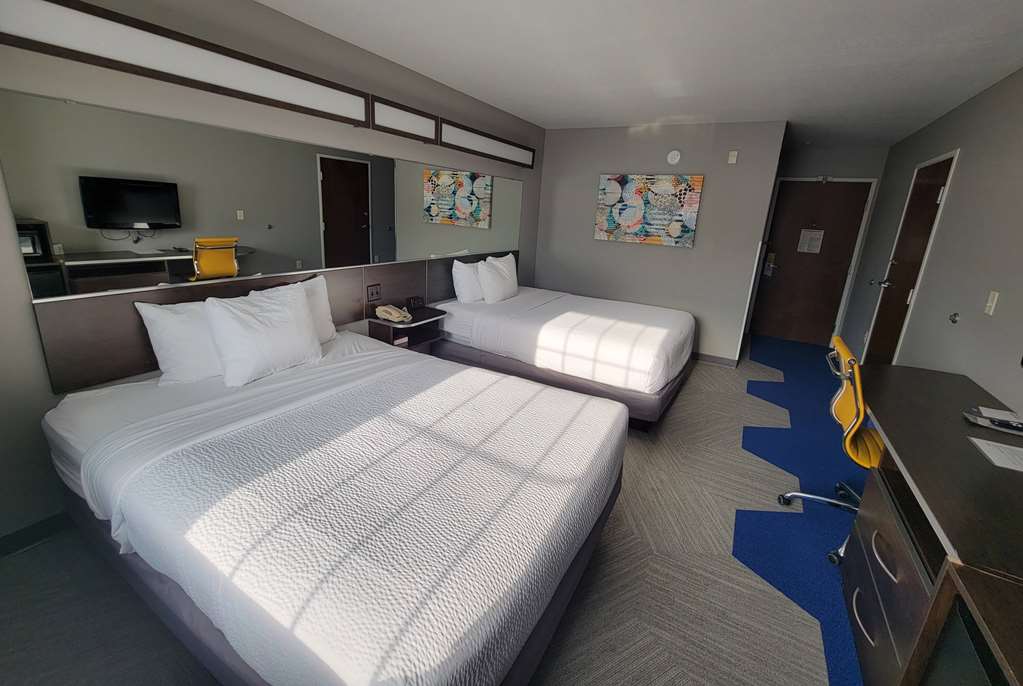 Microtel Inn & Suites by Wyndham Council Bluffs Omaha - photo 11