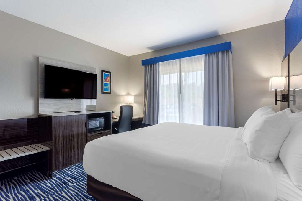 Comfort Inn & Suites Memphis East - photo 22