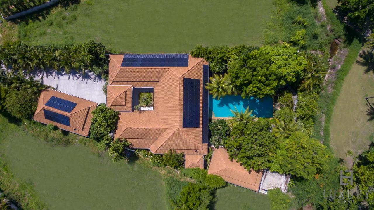 6 Bedroom Luxury Villa on Golf Course PH125 — 4-Star Luxury Hotel in Cha-Am, Thailand