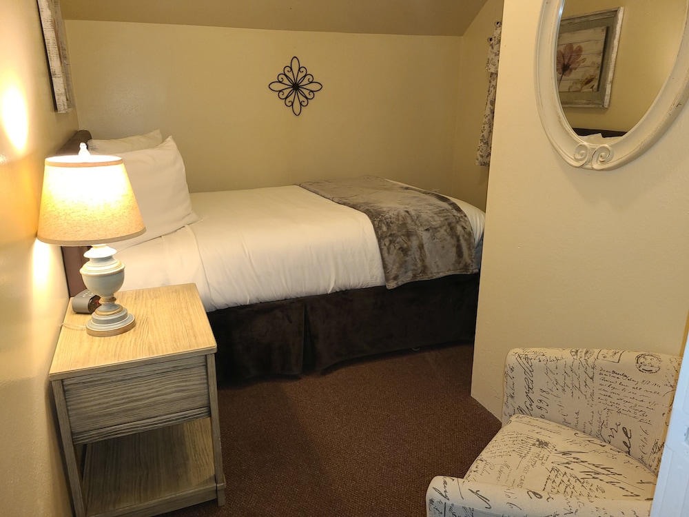 Lamplighter Cabins & Suites - photo 29