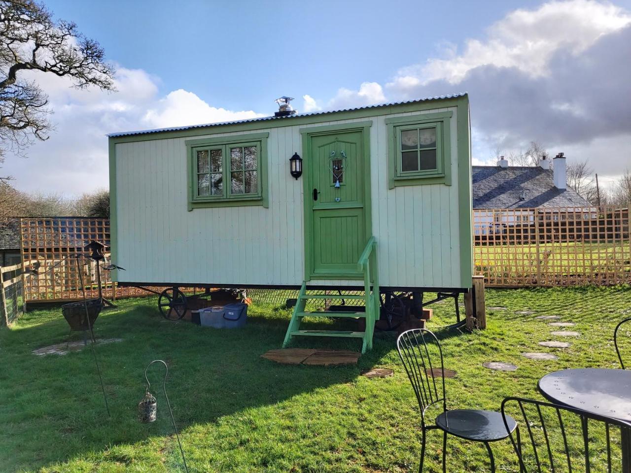 The Old Mill Shepherds Hut — hotel in Okehampton
