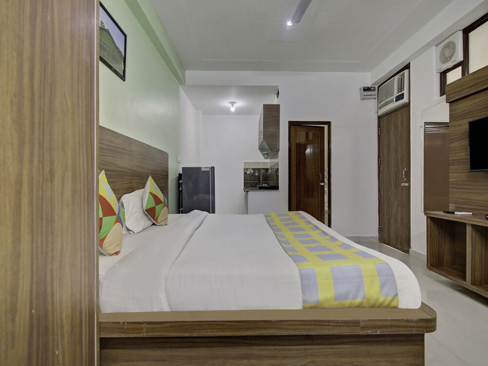 OYO Home 39565 Decent Studio Cyber Hub
