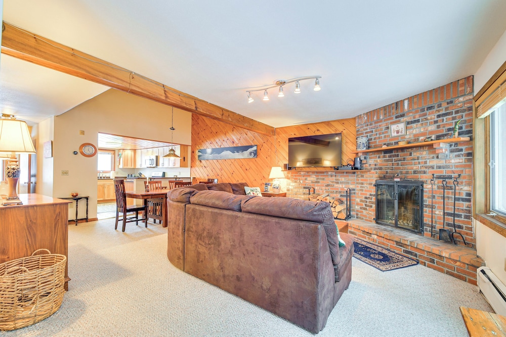 1 Mi to Killington Resort: Townhome w Dry Sauna in Unknown City, United States