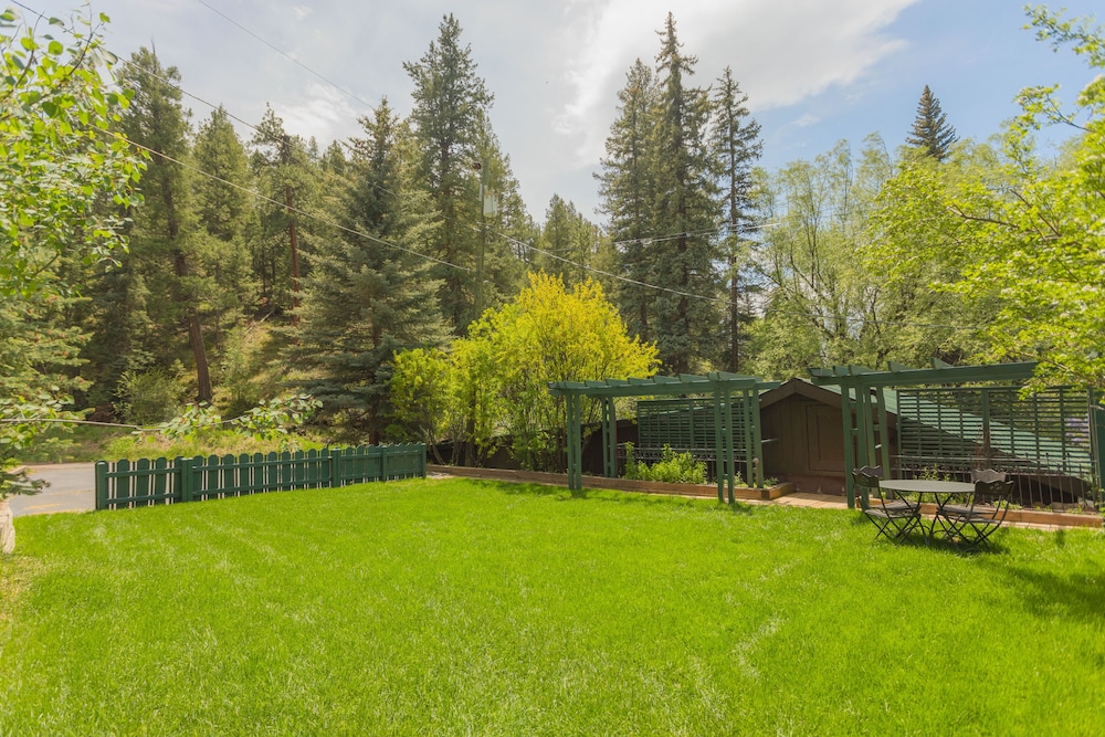 Highland Haven Creekside Inn - photo 214