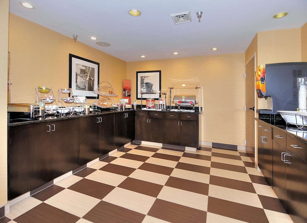 Hampton Inn Eden - photo 23