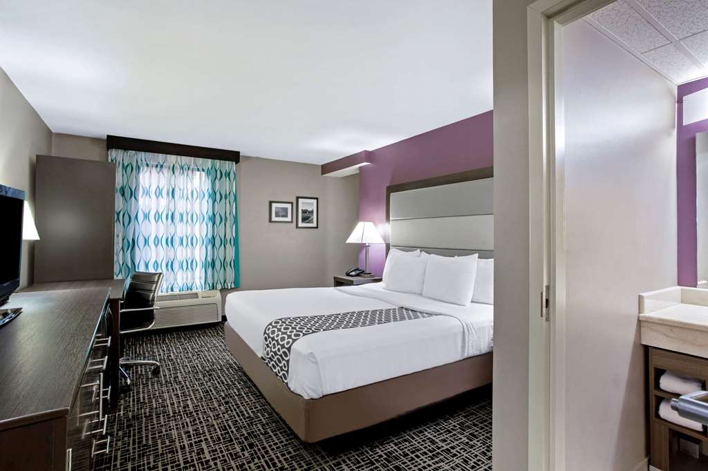 La Quinta Inn by Wyndham Radford - photo 21
