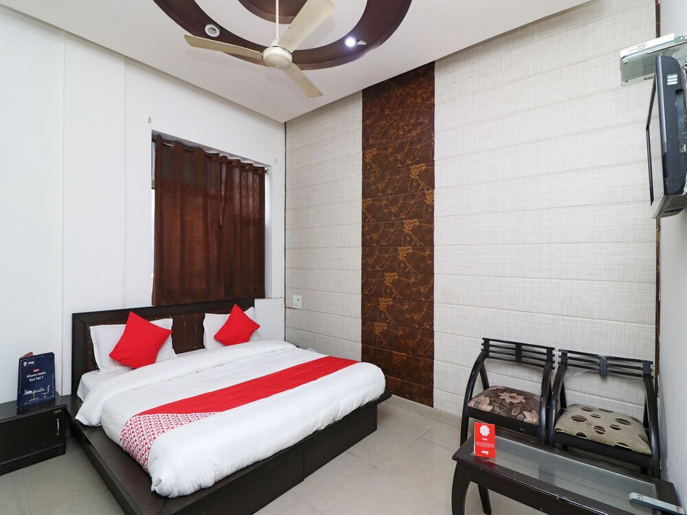 OYO 22977 Hotel Alpine in Thanesar, India