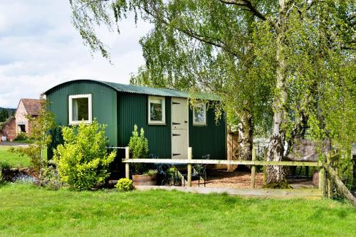 Finest Retreats Hay and Hedgerow Glamping