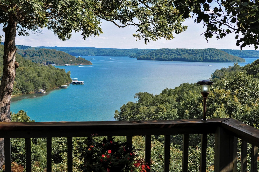 Beaver Lake Cottages in Eureka Springs, United States