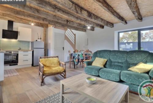 Entre terre et mer in Unknown City, France