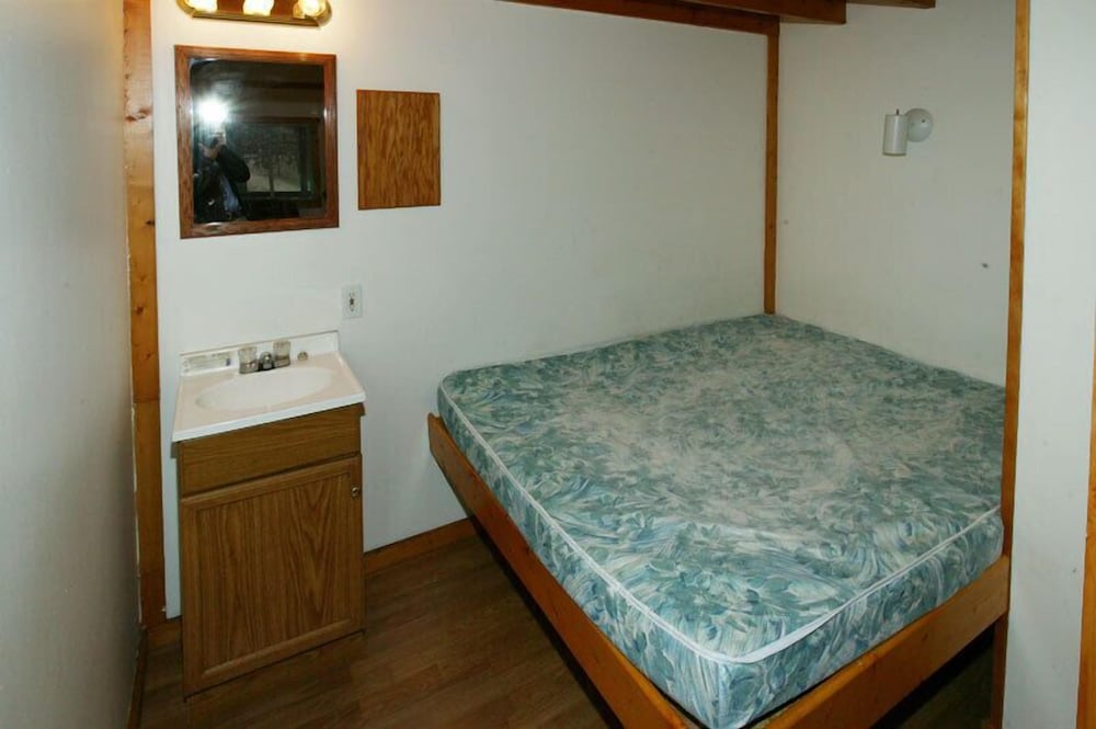 Arrowhead Resort Campground - photo 11