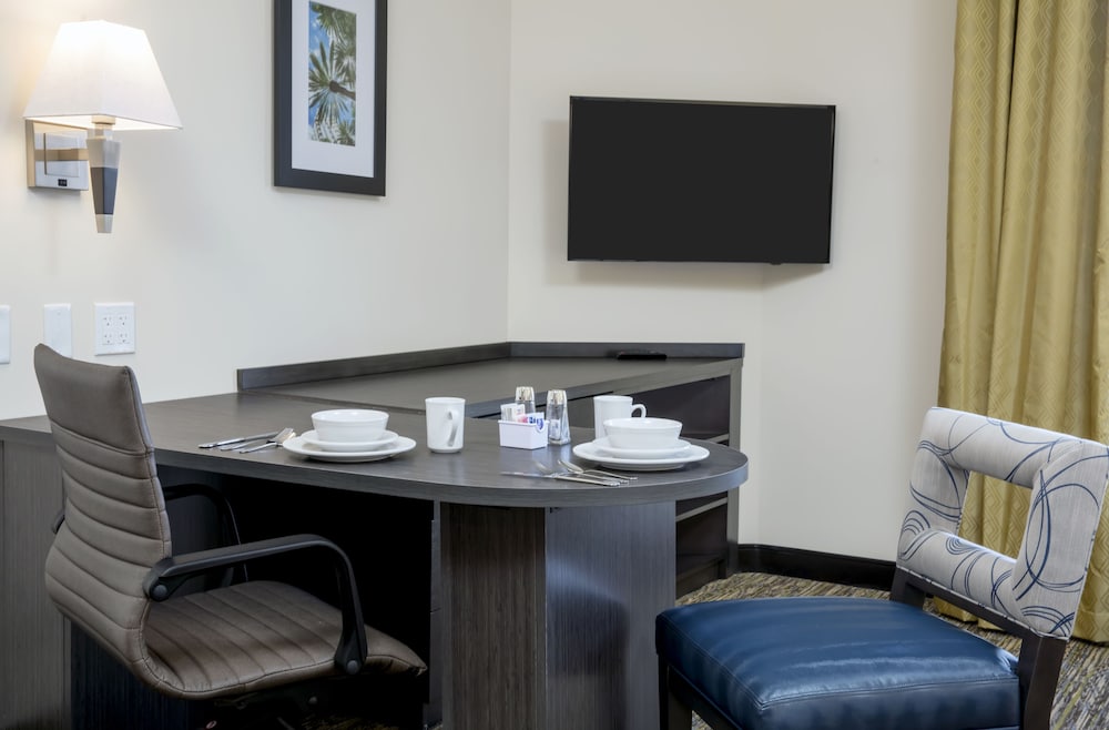 Candlewood Suites Miami Exec Airport Kendall by IHG - photo 8