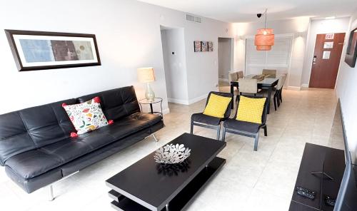 The Tides 1bedroom apt 3rd floor We are on the Beach — 4-Star Luxury Hotel in Hollywood, United States