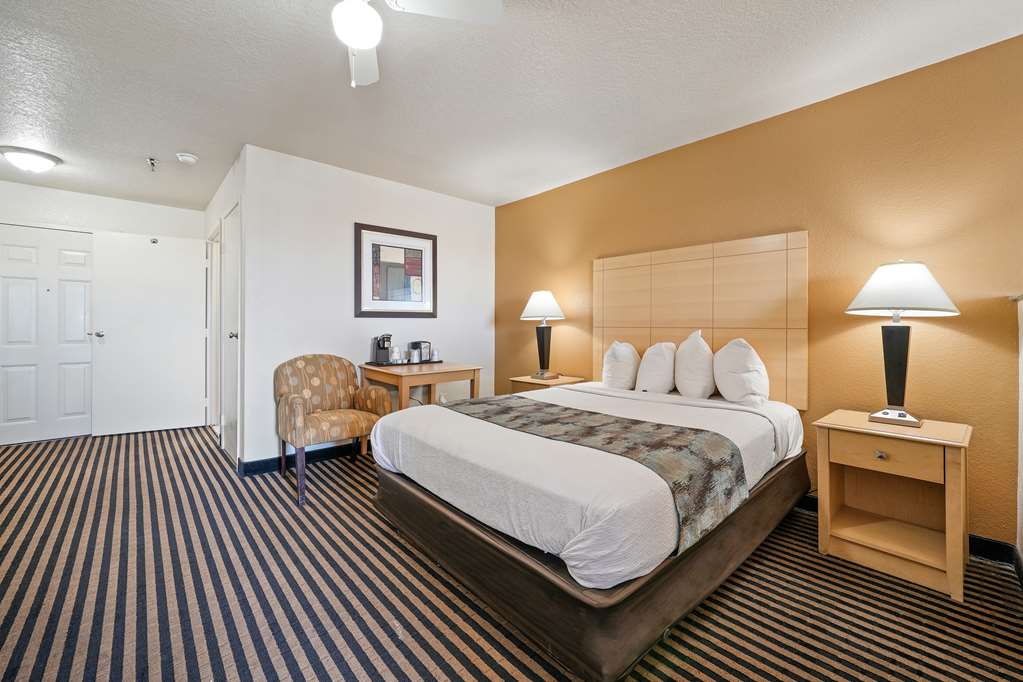 Best Western Plus Executive Inn & Suites - photo 13