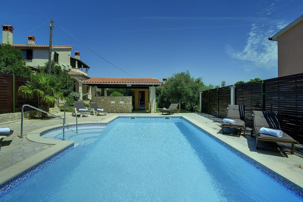 Einzigartige Villa Nur 1 Km Bis Zum Strand Mit Privatem Pool Bbq Klima Wlan — 4-Star Luxury Hotel in Liznjan, Croatia