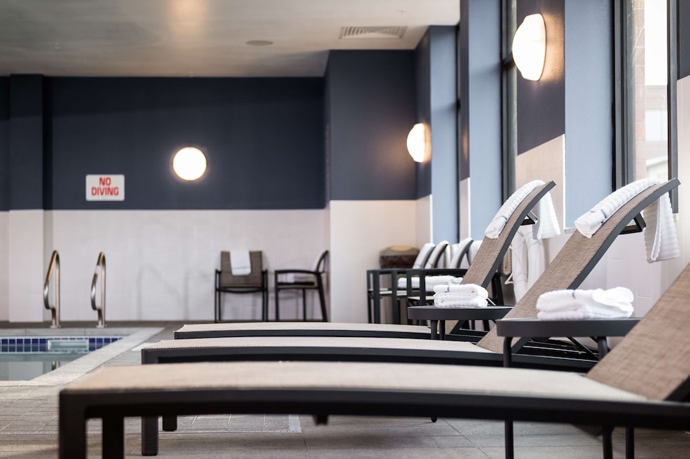 Hampton Inn & Suites La Crosse Downtown - photo 29