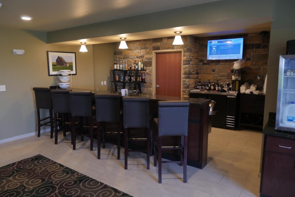 Cobblestone Inn and Suites Winterset pet-friendly hotel Winterset