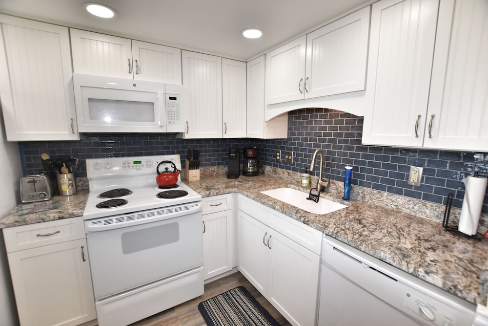 1410 Waters Edge Resort 1 Bedroom Condo by RedAwning - photo 8