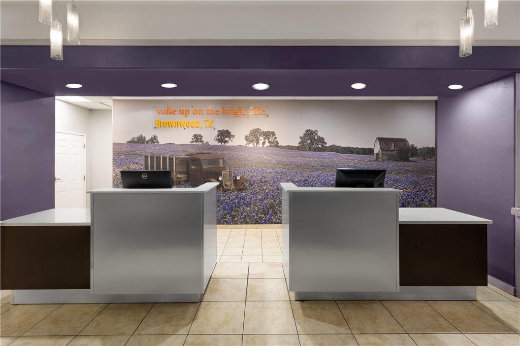 La Quinta Inn & Suites by Wyndham Brownwood - photo 5