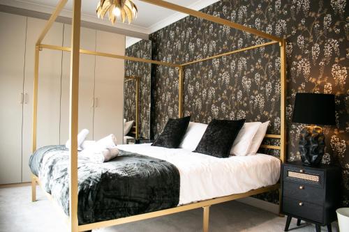 Spacious 6 bedroom House Sleeps 11 Convenient Location Perfect for FAMILIES — 4-Star Luxury Hotel in Birmingham, United Kingdom