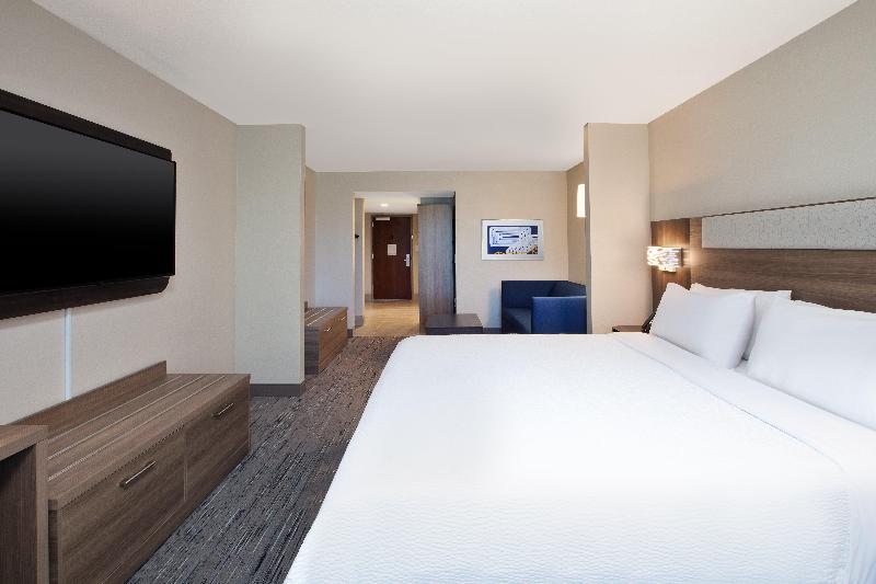 Holiday Inn Express I 26 & Us 29 At Westgate Mall by IHG - photo 17