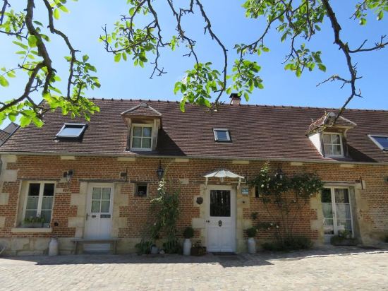 La charmée - carbon neutral hotel in Jonquieres
