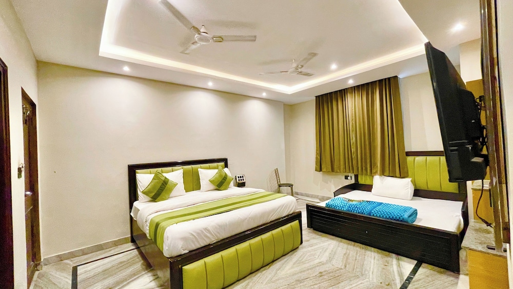 Hotel Premium K P Near Har Ki Poddi — Haridwar