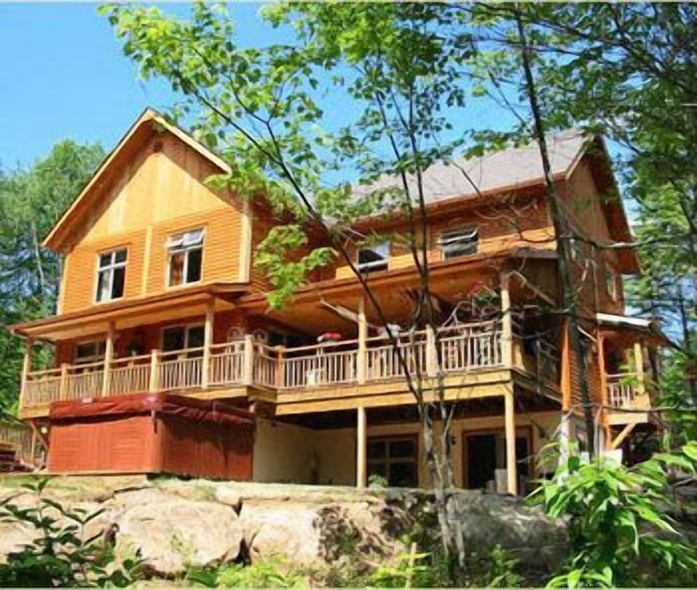 Escale du Nord — 4-Star Luxury Hotel in Mont-Tremblant, Canada