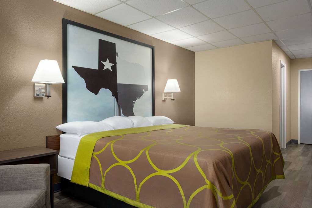 Super 8 by Wyndham Gainesville TX - photo 8