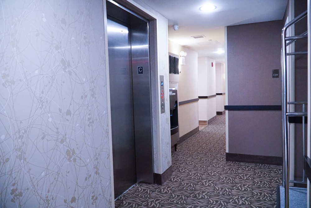Hotel Mint JFK Airport - photo 16