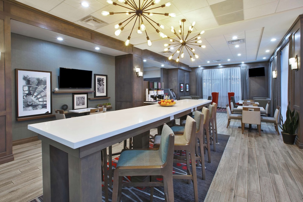 Hampton Inn by Hilton Detroit Dearborn - photo 9